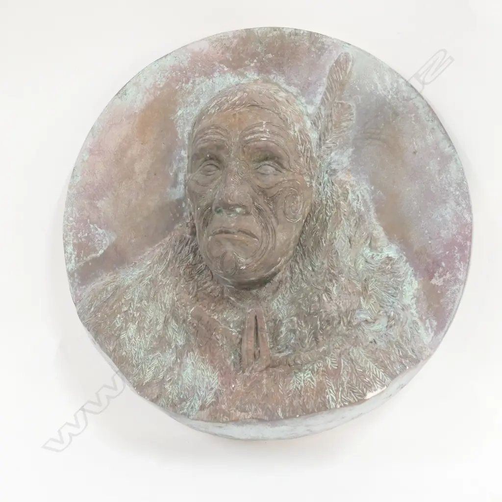 MAORI WARRIOR CHALKWARE PLAQUE D 240 MM Image 1++