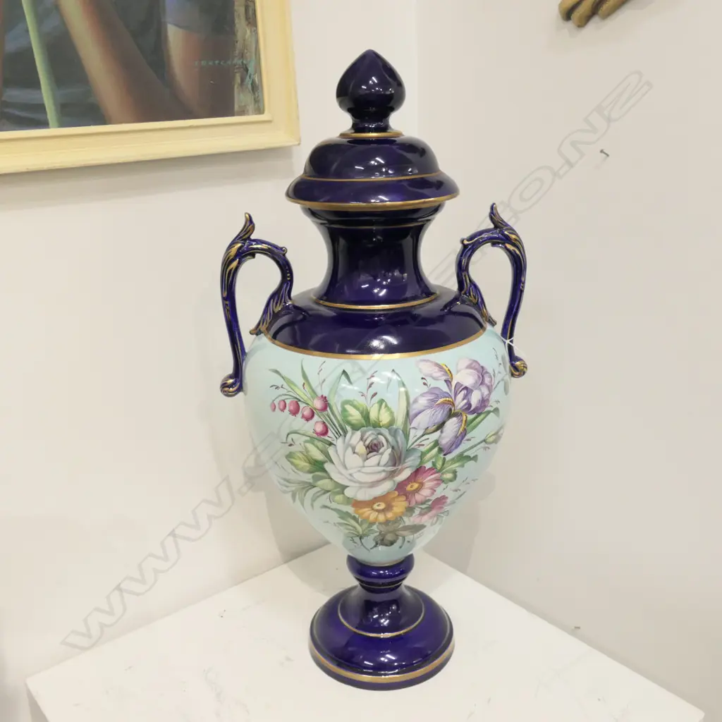 LARGE ITALIAN URN 630MM H Image 1++