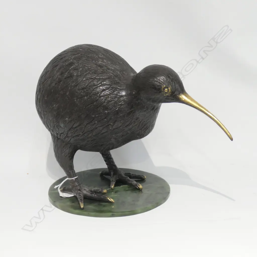 BRONZE KIWI ON GREENSTONE CIRCULAR DISC BASE Image 1++