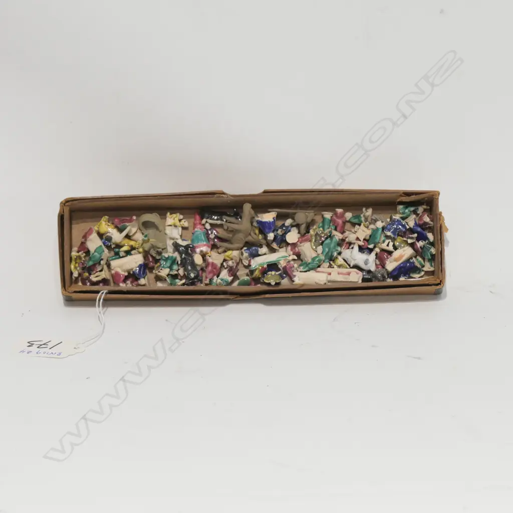 BOX MINI CHINESE CERAMIC FIGURES & ANIMALS  Image 1++