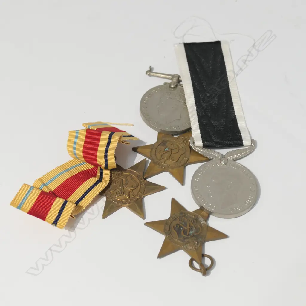 39-45 STAR, ITALY STAR, AFRICA STAR, NZ SERVICE MEDAL & WAR MEDAL (HANGER FAULTED) Image 1++