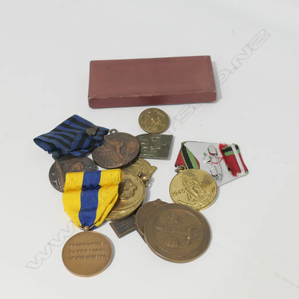 ITALIAN MEDALS AND OTHER MEDALS Image 1++