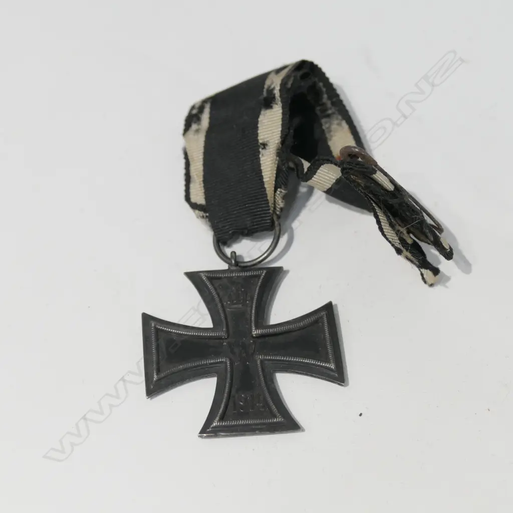 GERMAN WWI IRON CROSS (MAGNETIC), ON ORIGINAL RIBBON Image 1++