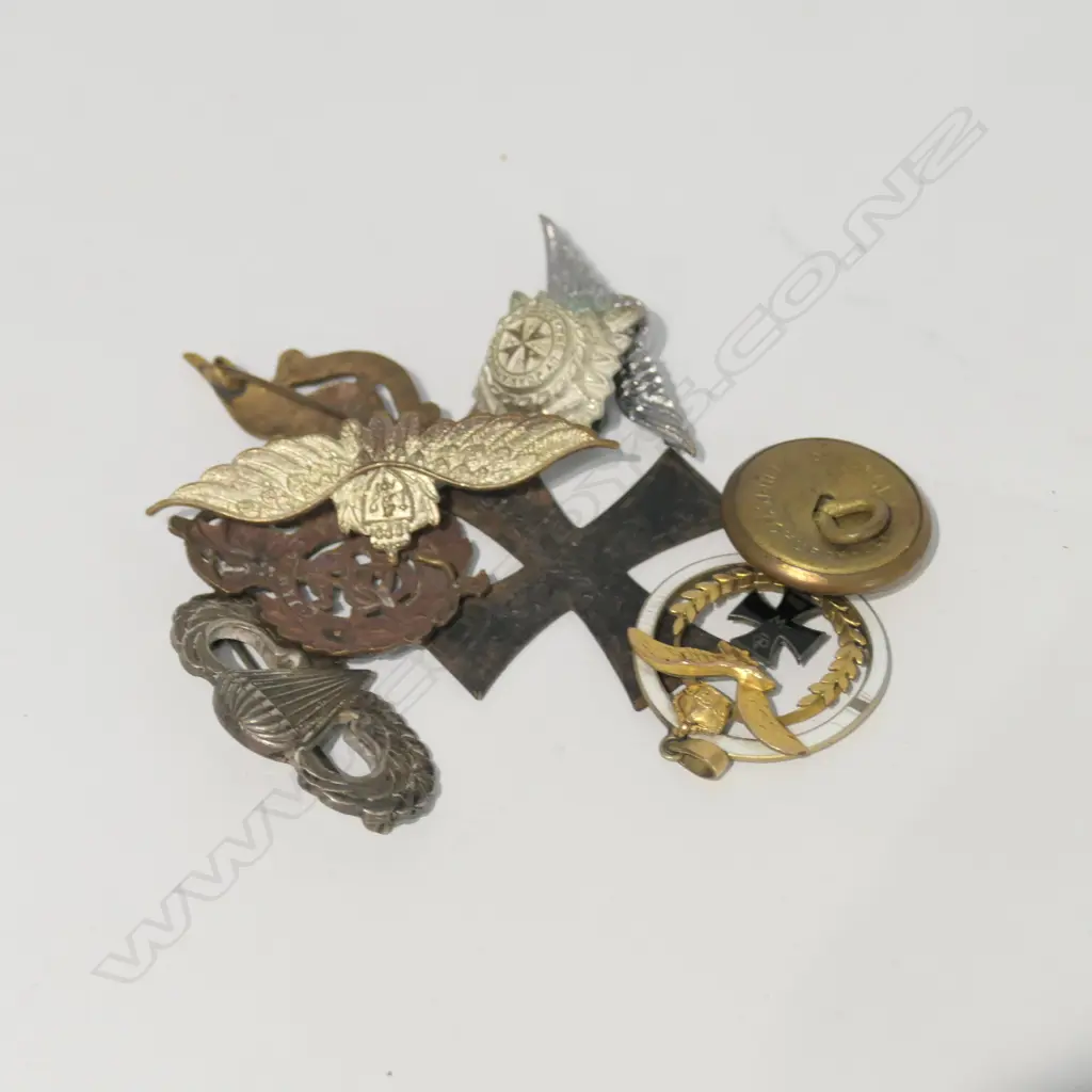 RAF, LUFTWAFFE & PARACHUTISTS BADGES + IRON CROSS (NO HANGER) & OTHER PIPS, ETC Image 1++