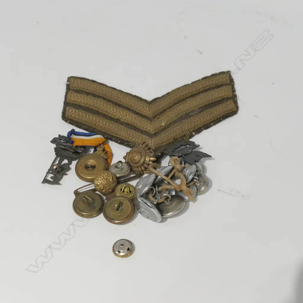 MISC REGIMENTAL BUTTONS & BADGES, SERGEANT'S STRIPES Image 1++