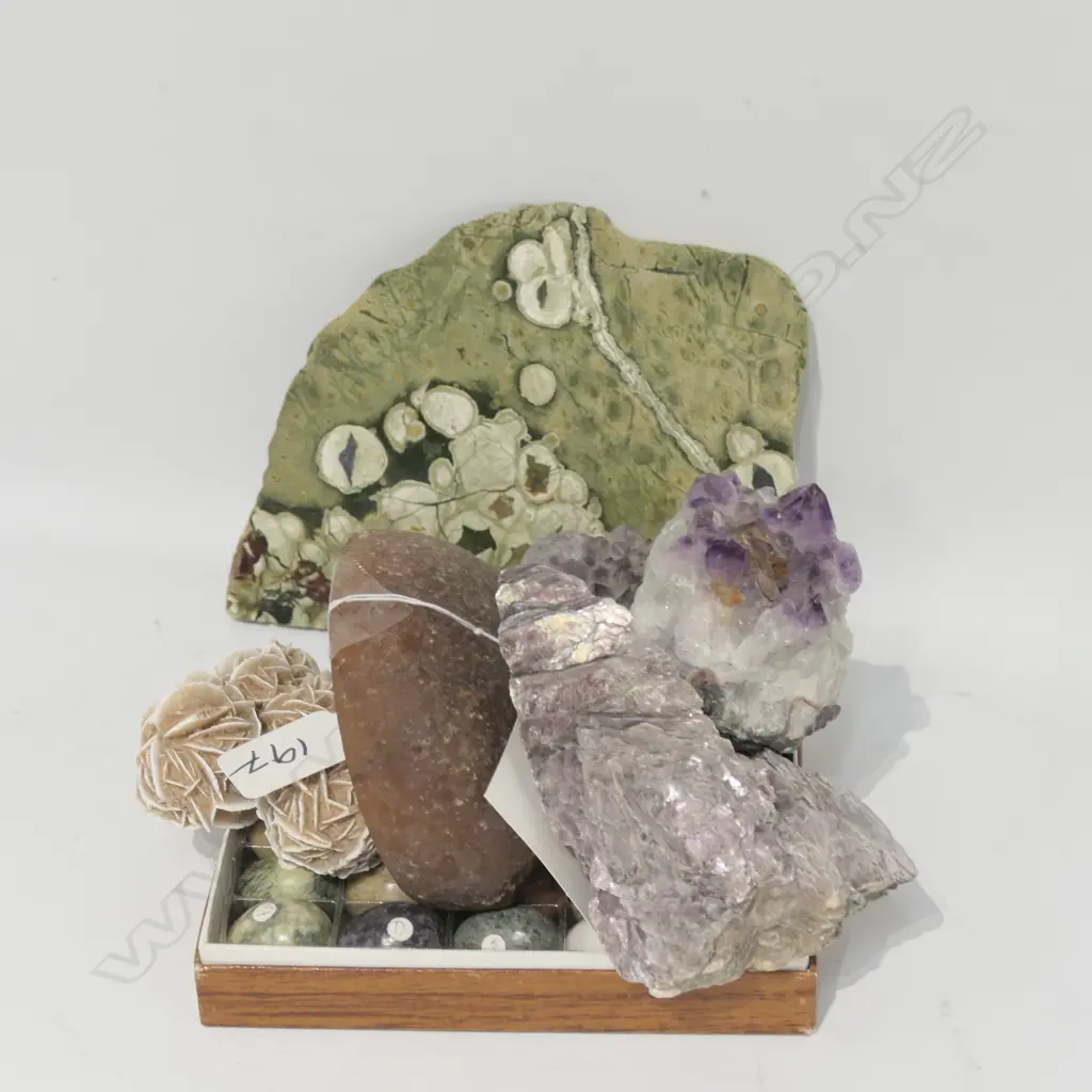ASST GEMOLOGICAL SPECIMENS; STONE EGG SET ETC  Image 1++