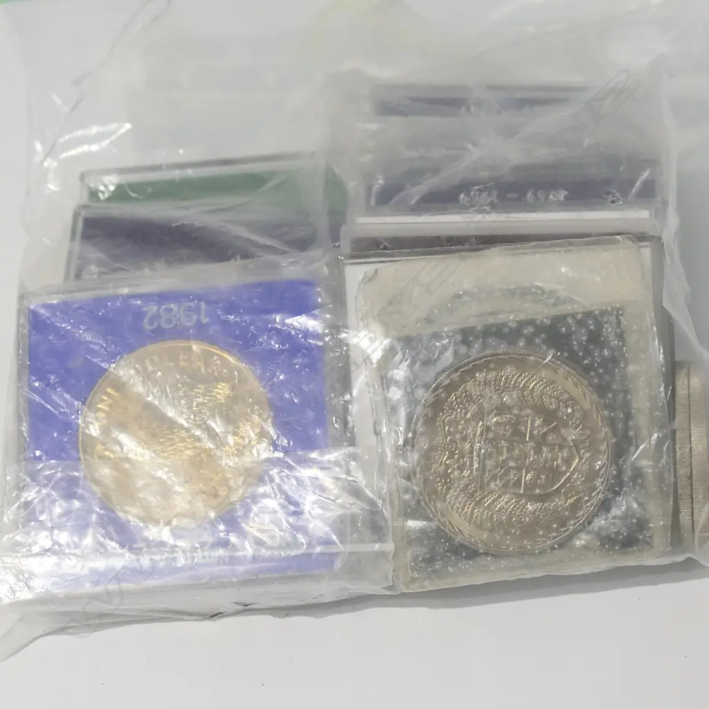 COLLECTION NZ COMMEMORATIVE CROWNS Image 1++