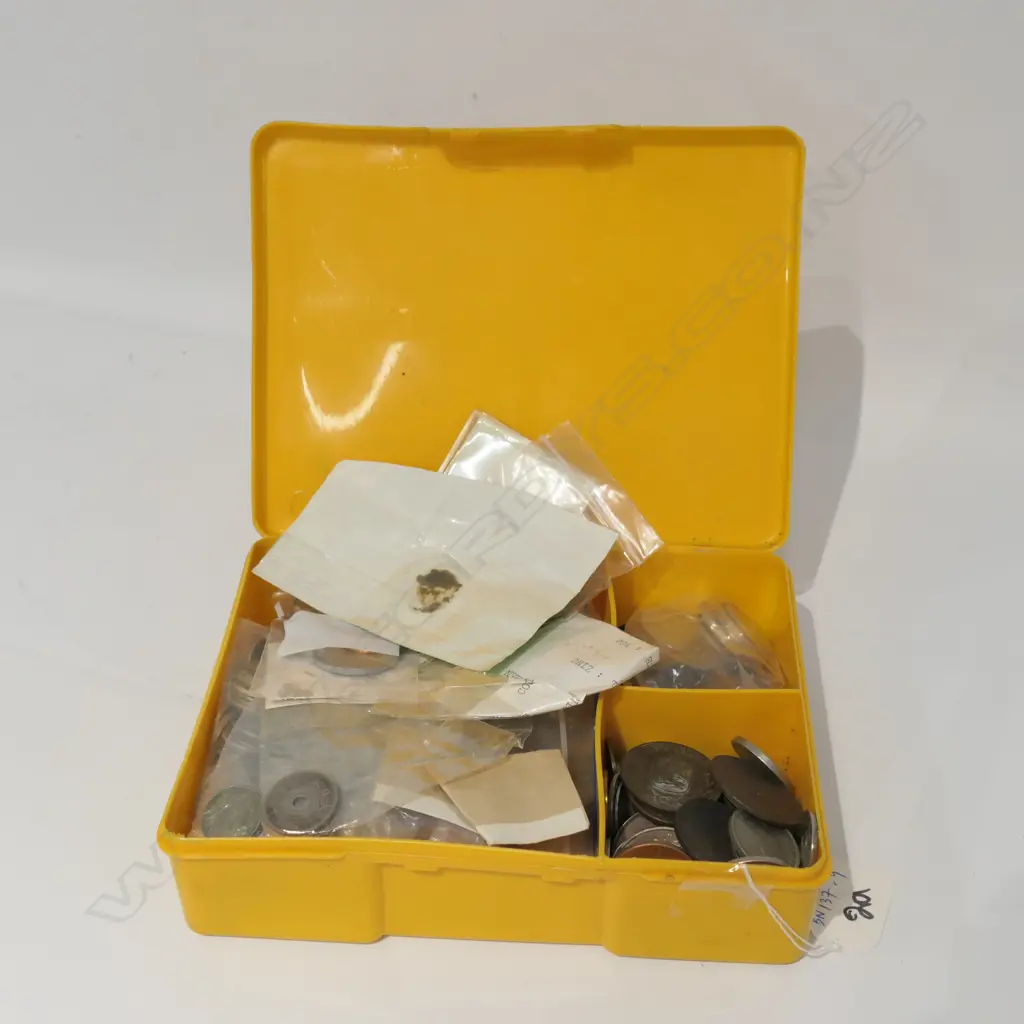BOX MISC WORLD & NZ COINS Image 1++