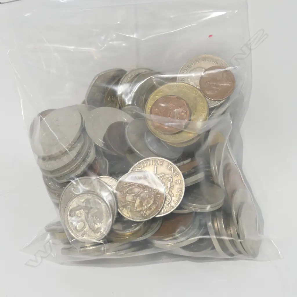 BAG MISC WORLD COINS Image 1++
