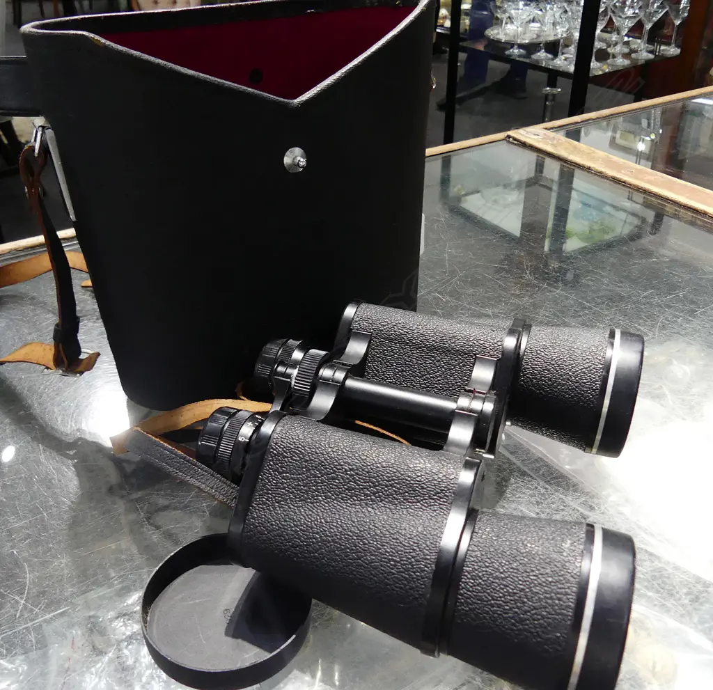 PENTAX PR OF BINOCULARS IN LEATHER BAG  Image 1++