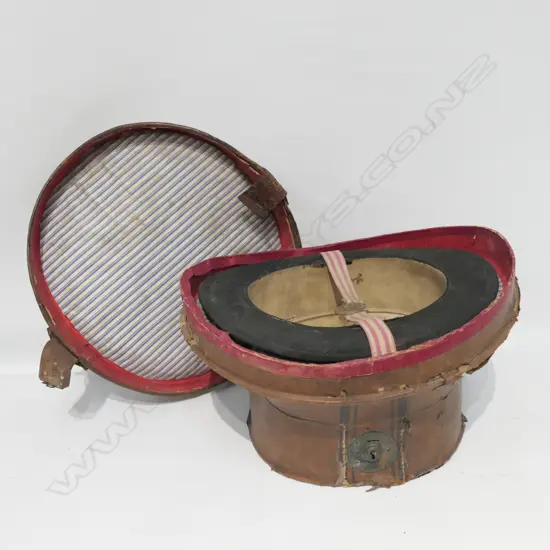 VICTORIAN TOP HAT IN LEATHER CASE H.180MM