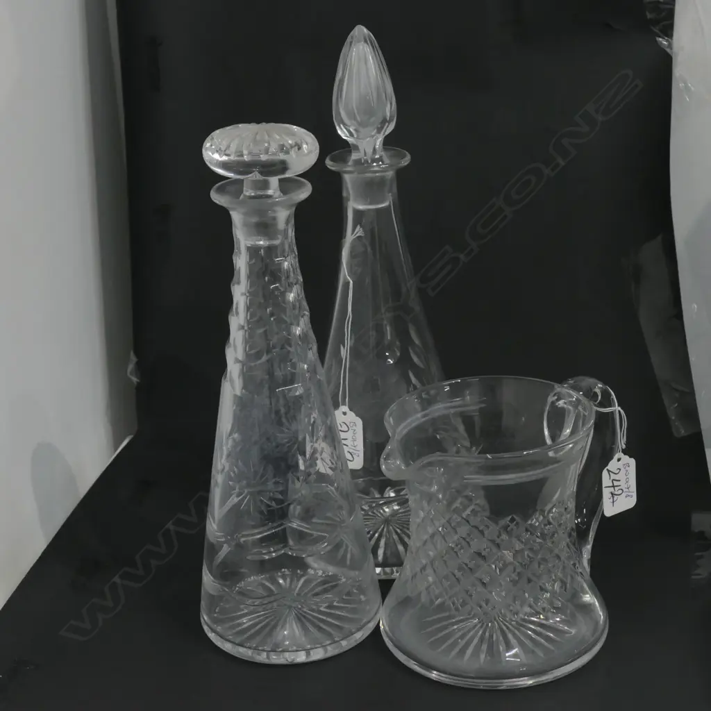 2 CRYSTAL DECANTERS + WATER JUG H 330 MM Image 1++