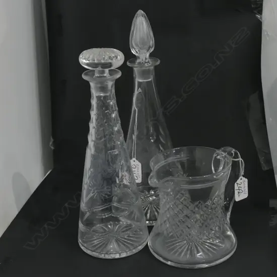 2 CRYSTAL DECANTERS + WATER JUG H 330 MM
