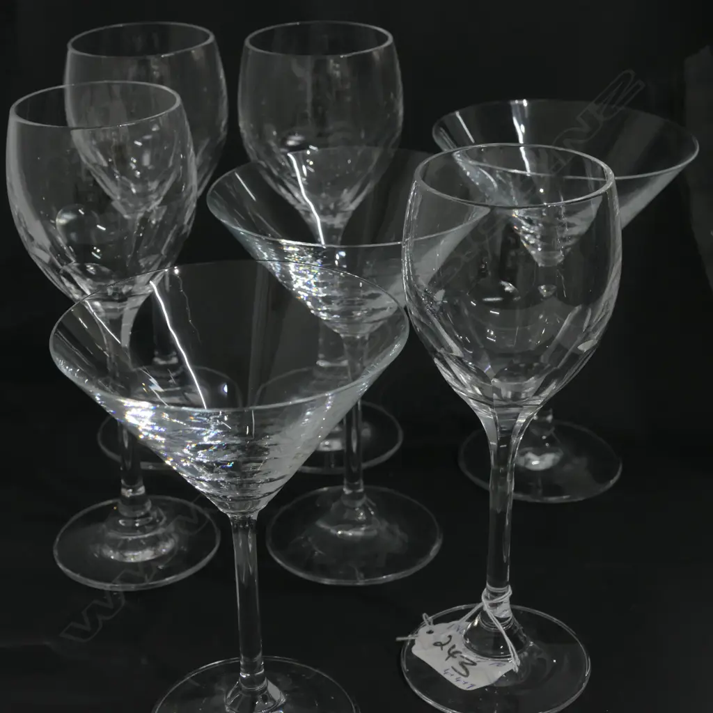 17 PCES STEMWARE; 4 CRYSTAL WINE GLASSES, 4 LARGE 185MM H COCKTAIL GLASSES, 9 150MM Image 1++
