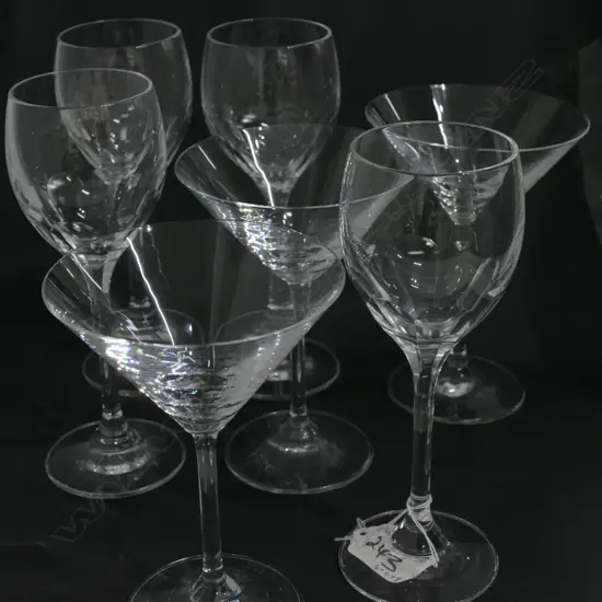 17 PCES STEMWARE; 4 CRYSTAL WINE GLASSES, 4 LARGE 185MM H COCKTAIL GLASSES, 9 150MM