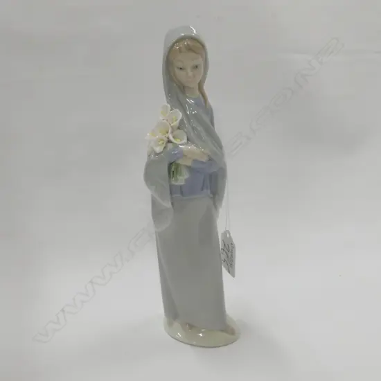 LLADRO GIRL WITH FLOWERS H 280 MM