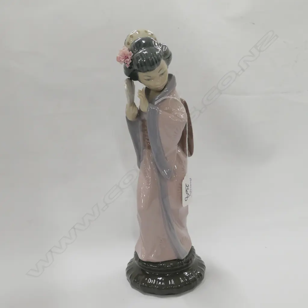 LLADRO JAPANESITA TIMIDA H 300 MM Image 1++