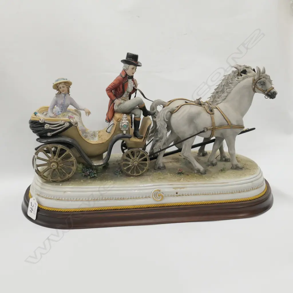 LARGE CAPIDOMONTE HORSE DRAWN CARRIAGE ON PLINTH L 450 MM Image 1++