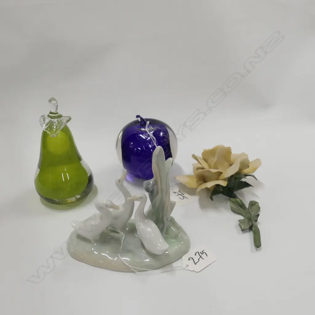 NAO GEESE/CAPODIMONTE ROSE + 2 NZ GLASS FRUIT H 120 MM  Image 1++