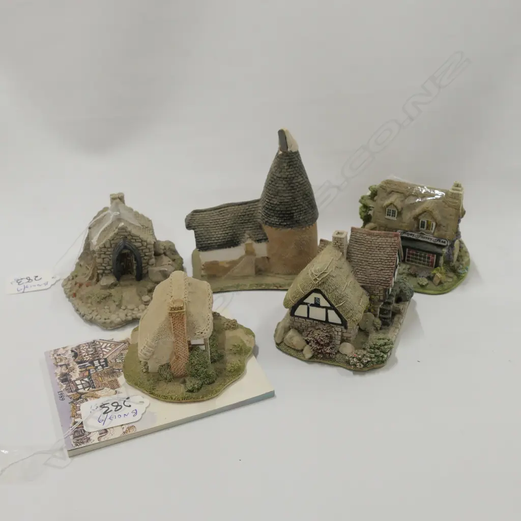 5 LILIPUT LANE COTTAGES Image 1++