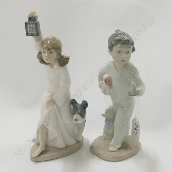 2 NAO FIGURES BOY+GIRL WITH DOG H 230 MM