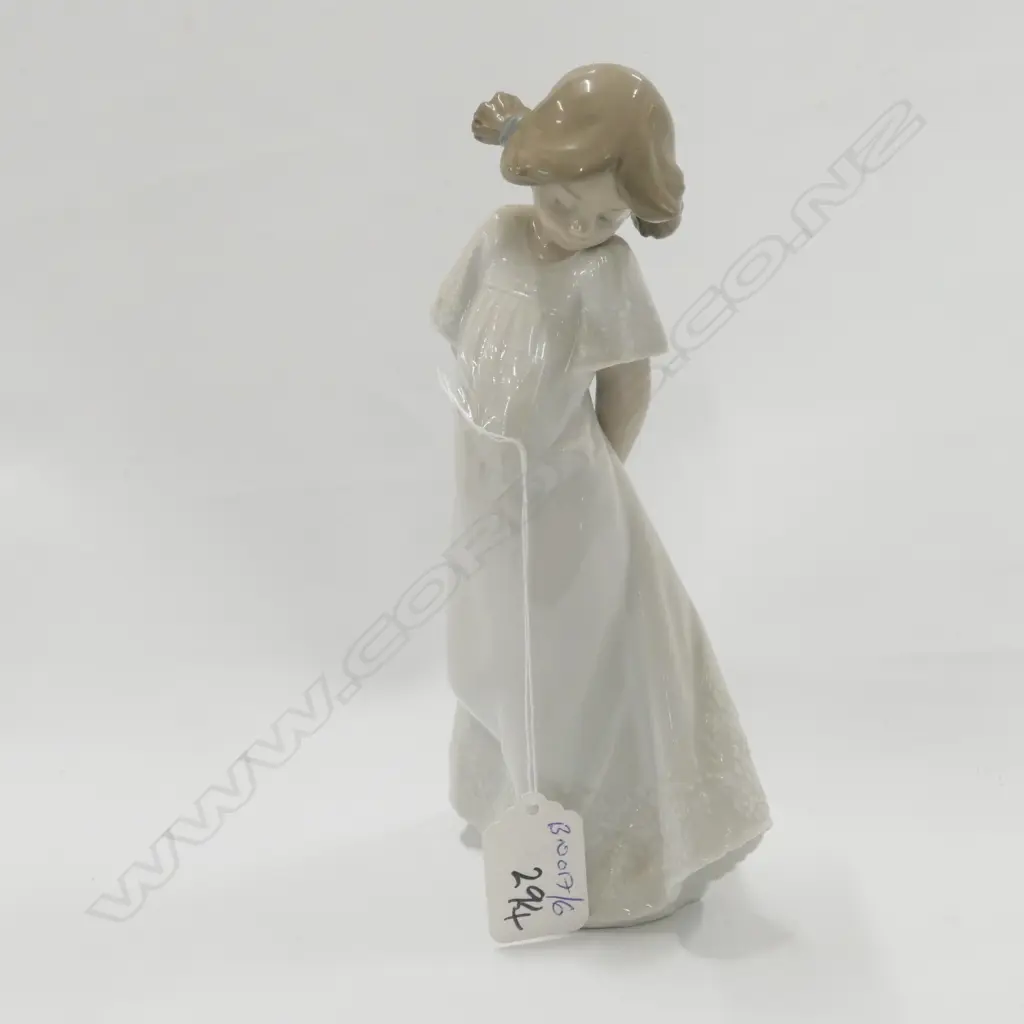 NAO FIGURE OF A YOUNG GIRL H 210 MM Image 1++
