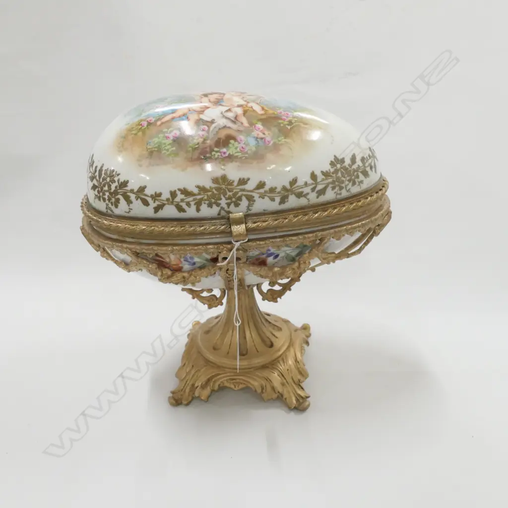 EGG SHAPED JEWELLERY BOX 280MM H Image 1++