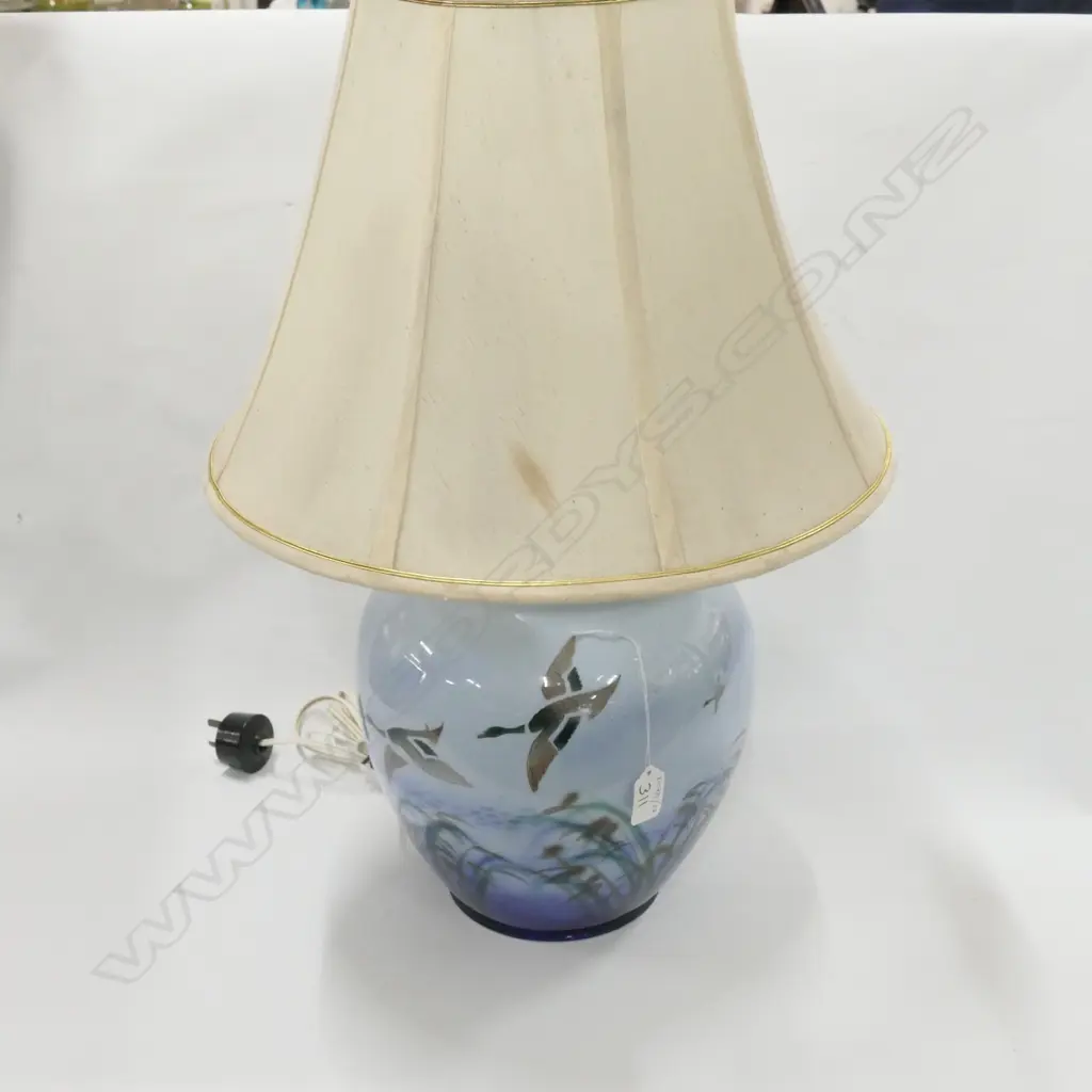 FALCON WARE TABLE LAMP Image 1++