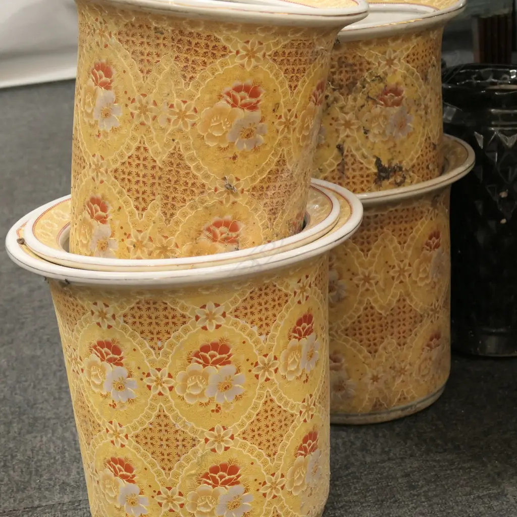5 YELLOW FLORAL PLANT POTS, 2 SIZES LARGEST BEING H. 280MM Image 1++