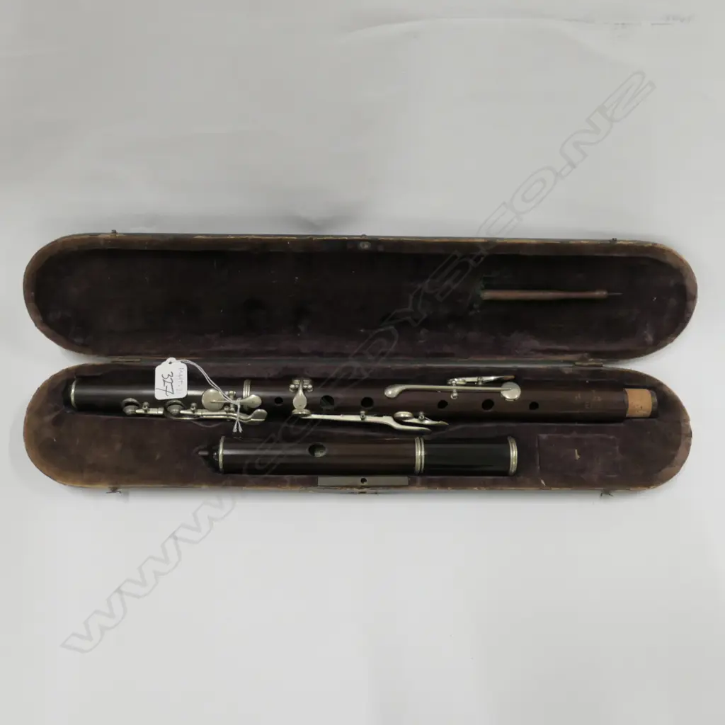 VINTAGE BOOSEY & CO FLUTE IN ORIGINAL CASE Image 1++