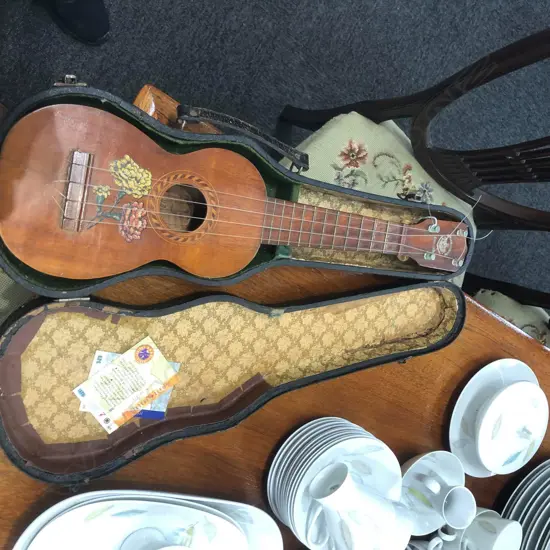 VINTAGE AKAI (ALOHA MANUFACTURING CO.) HAWAIIAN UKULELE C.1925