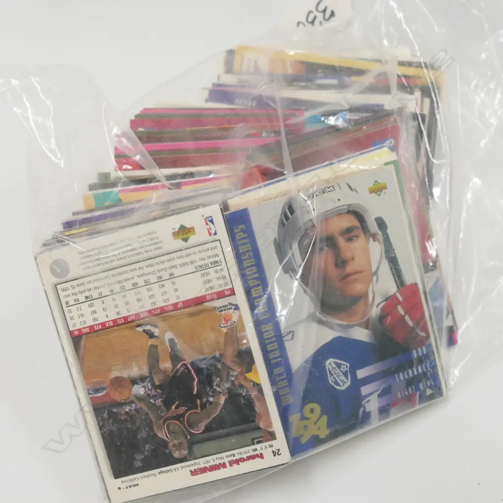 COLLECTION OF AMERICAN BASEBALL CARDS Image 1++