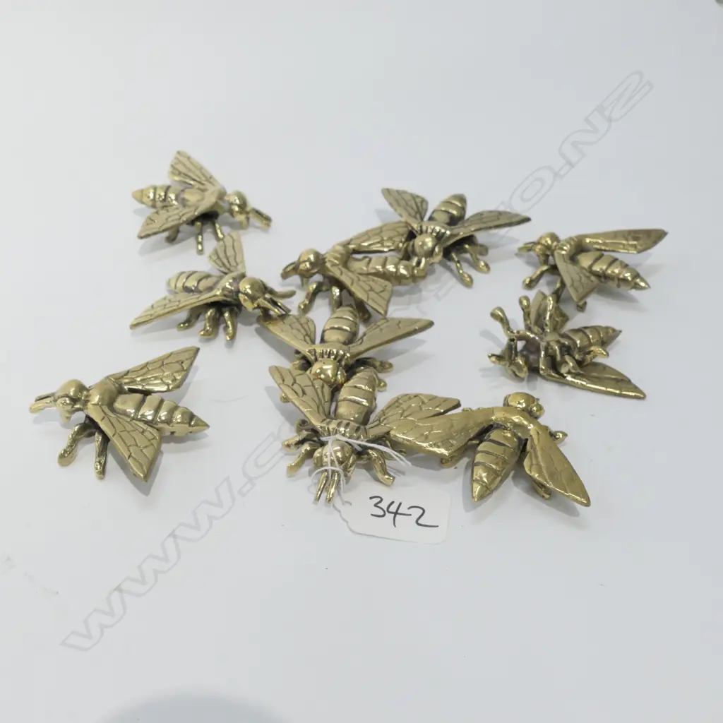 10 BRASS SCULPTED BEES  Image 1++