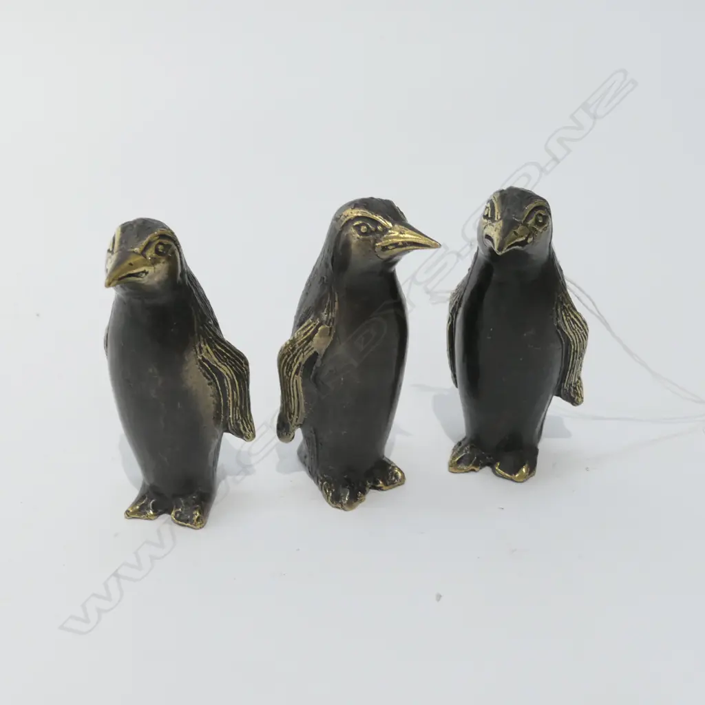 3 CAST BRONZE PENGUINS WITH POLISHED FEATURES H 70 MM Image 1++