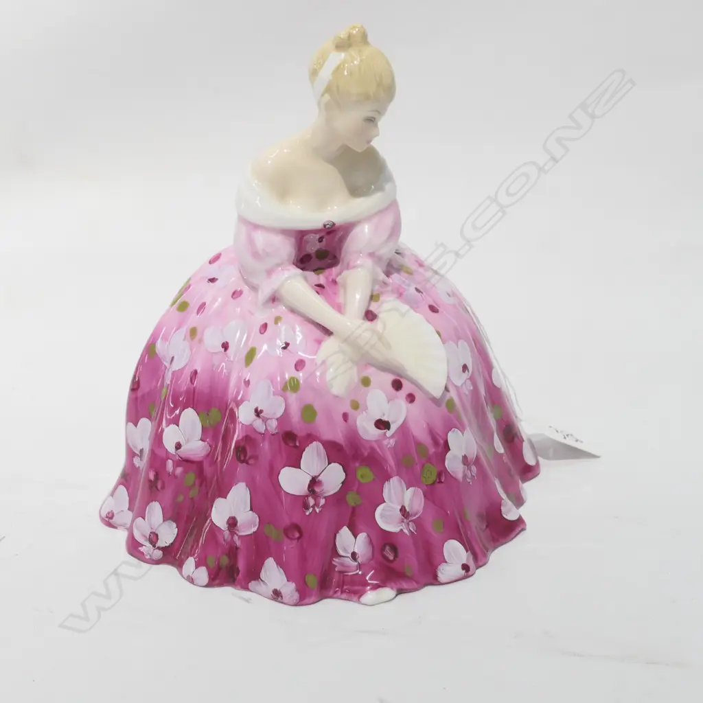 R/DOULTON FIGURINE VICTORIA H 180 MM Image 1++