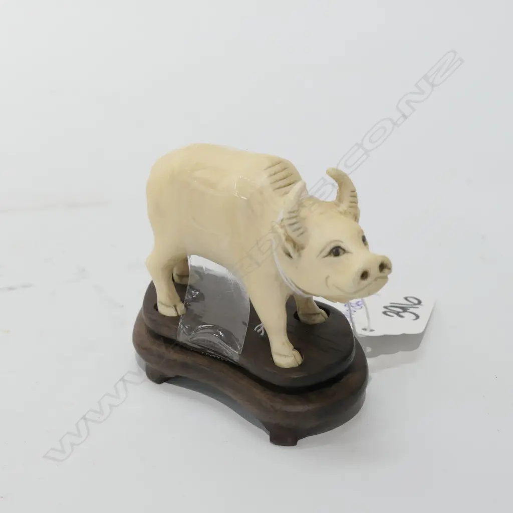 OLD CARVED IVORY BULLOCK Image 1++
