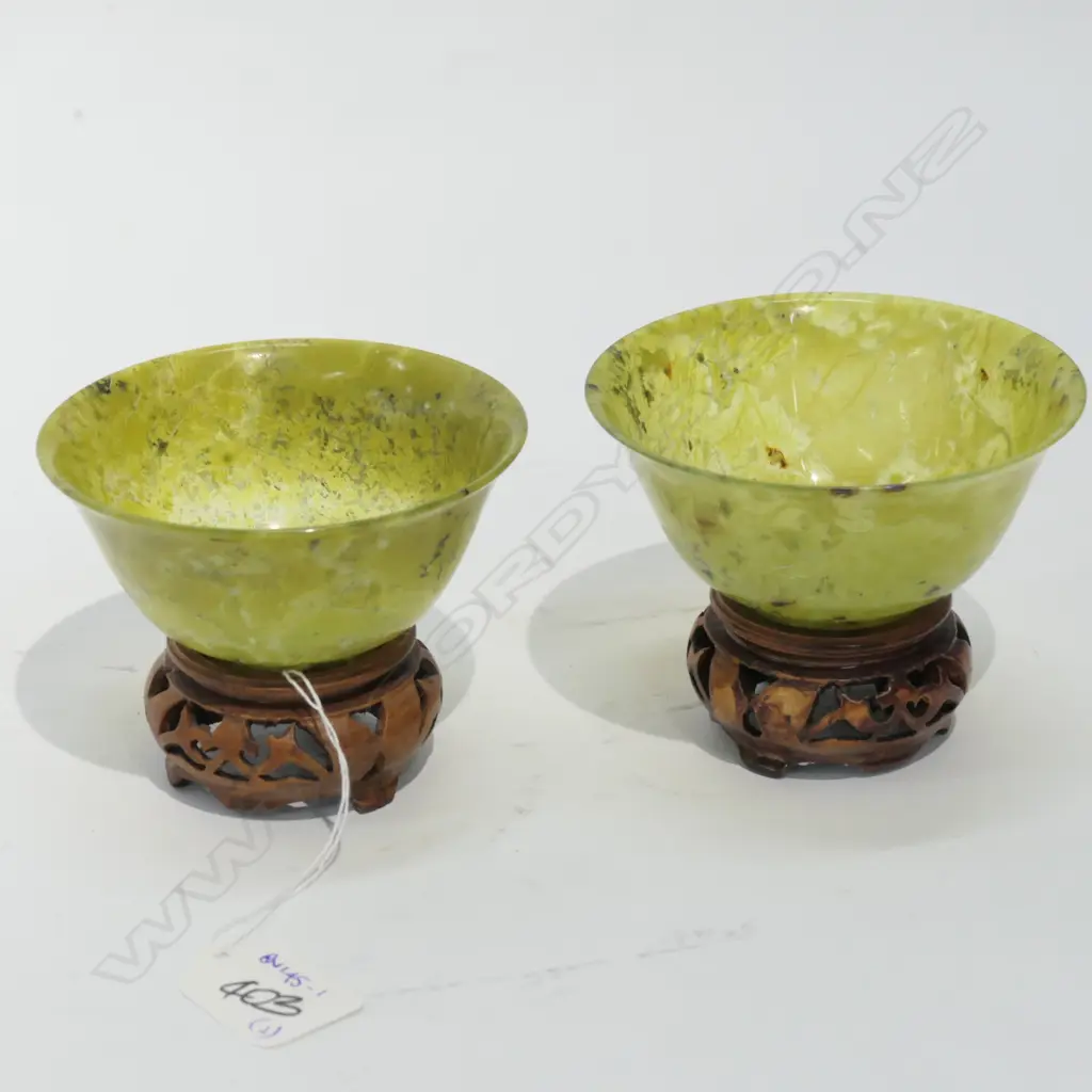 2 SPINACH JADE BOWLS ON STANDS Image 1++