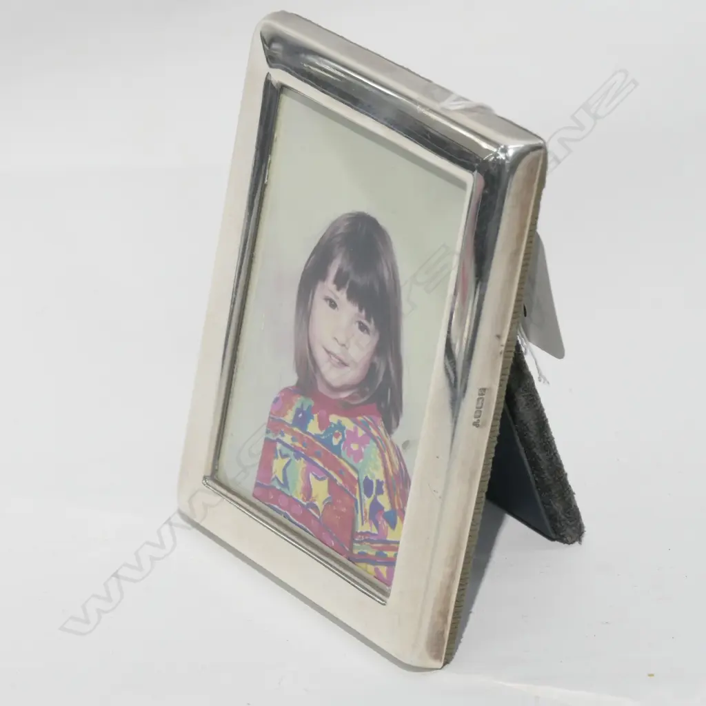 OBLONG PLAIN SILVER PHOTO FRAME, EASEL BACK, 105 x 80mm Image 1++
