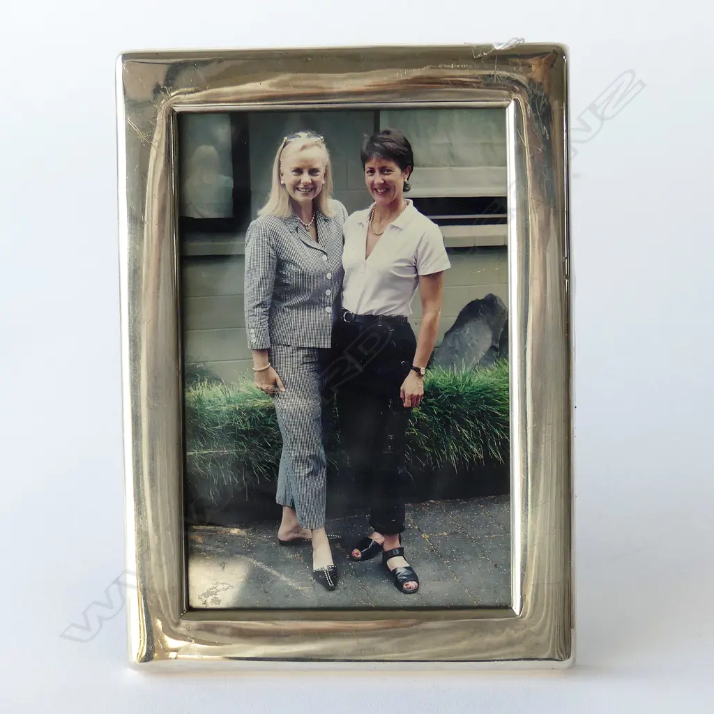 PLAIN SILVER PHOTO FRAME, EASEL BACK, 185 x 130mm Image 1++