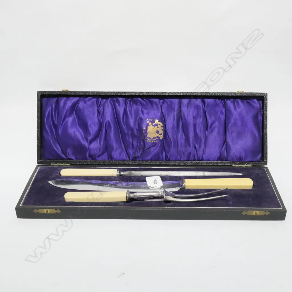 3 PCE IVORINE CARVING SET IN BOX Image 1++