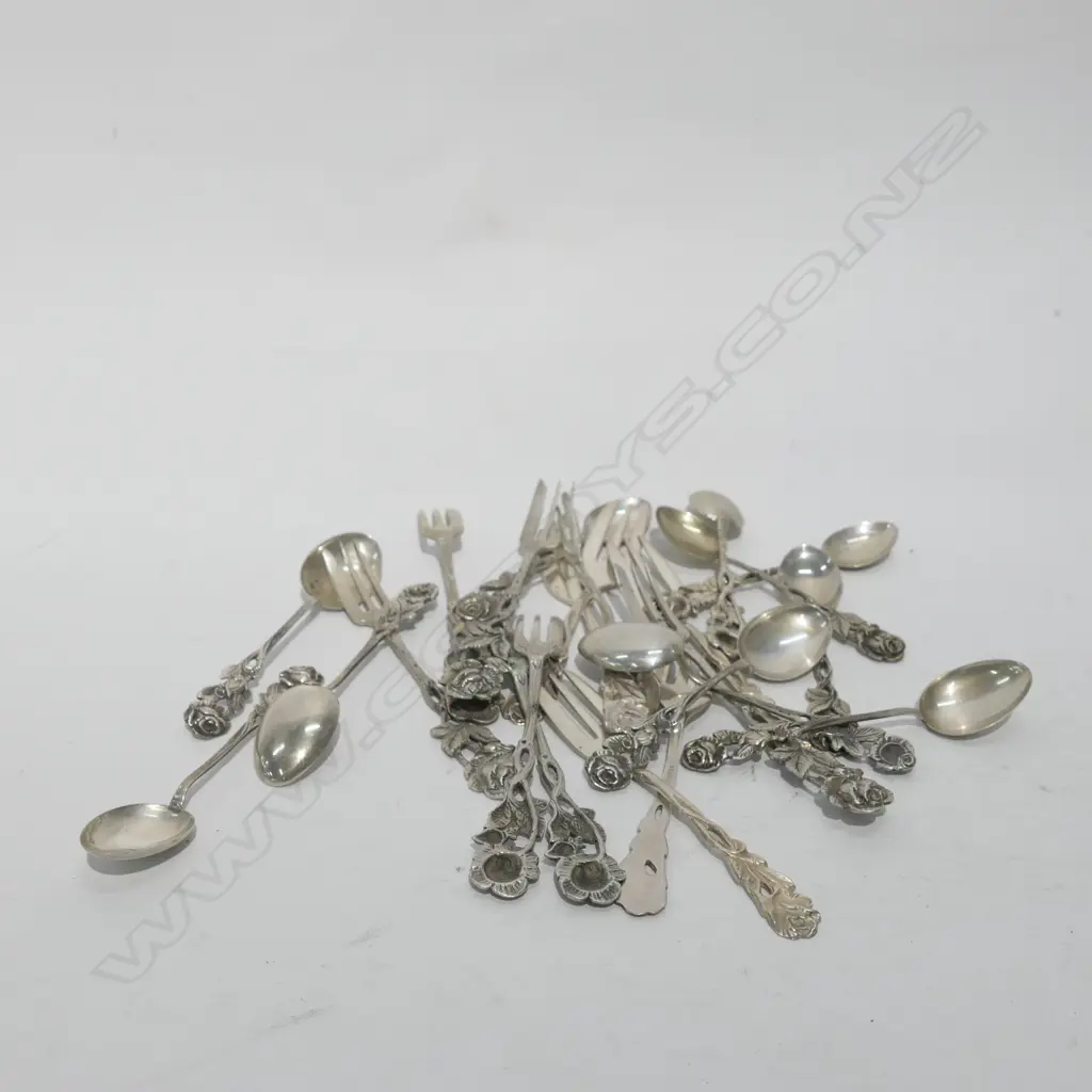 SILVER COFFEE SPOONS & CAKE FORKS. 225gm Image 1++