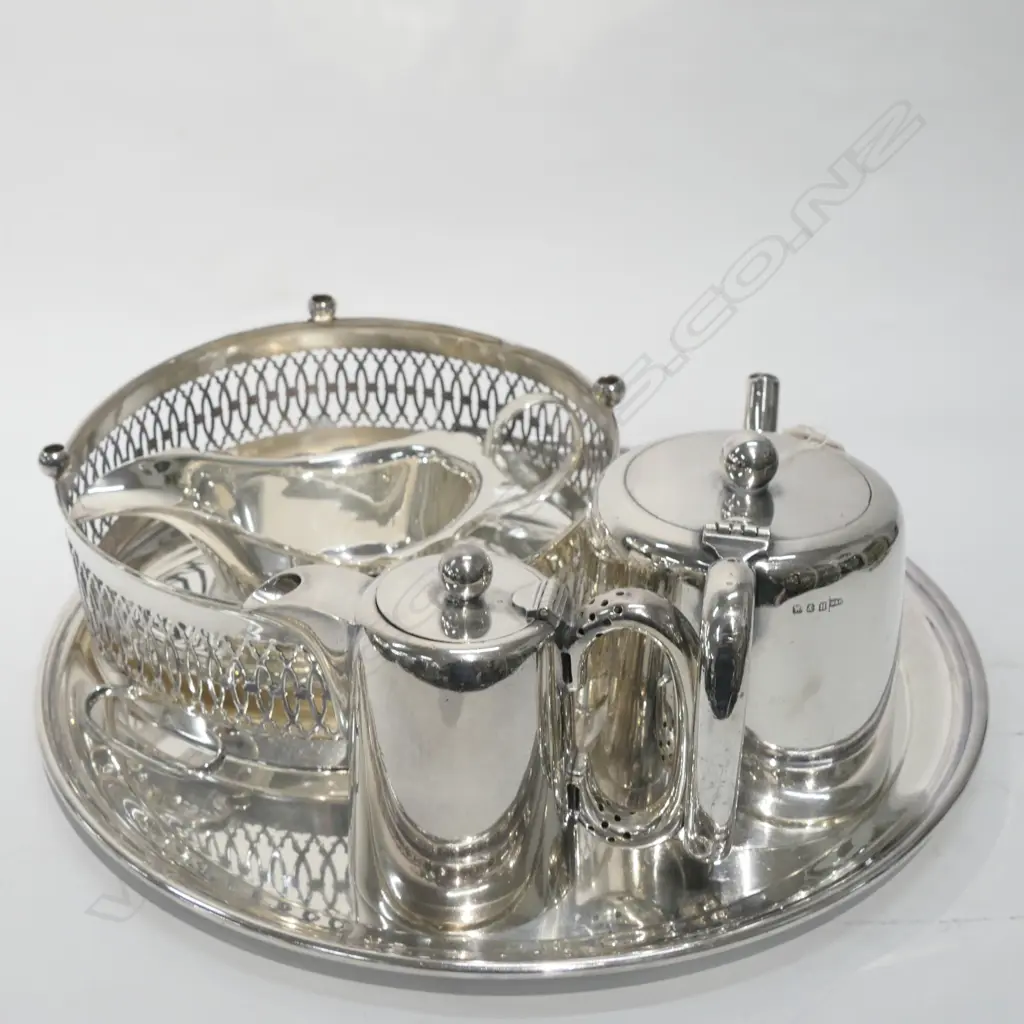 SELECTION OF SILVER PLATE  Image 1++