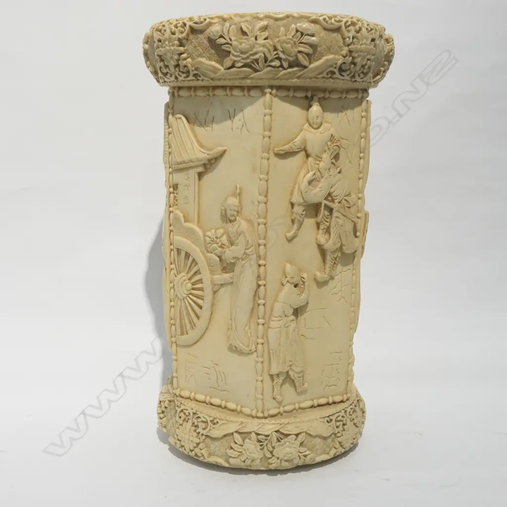 FAUX IVORY ORIENTAL VASE H 320 MM Image 1++