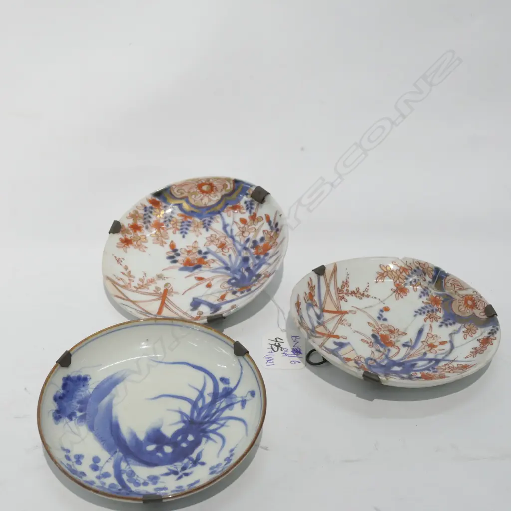 PAIR OF IMARI BOWLS ONE AF AND ONE OTHER Image 1++