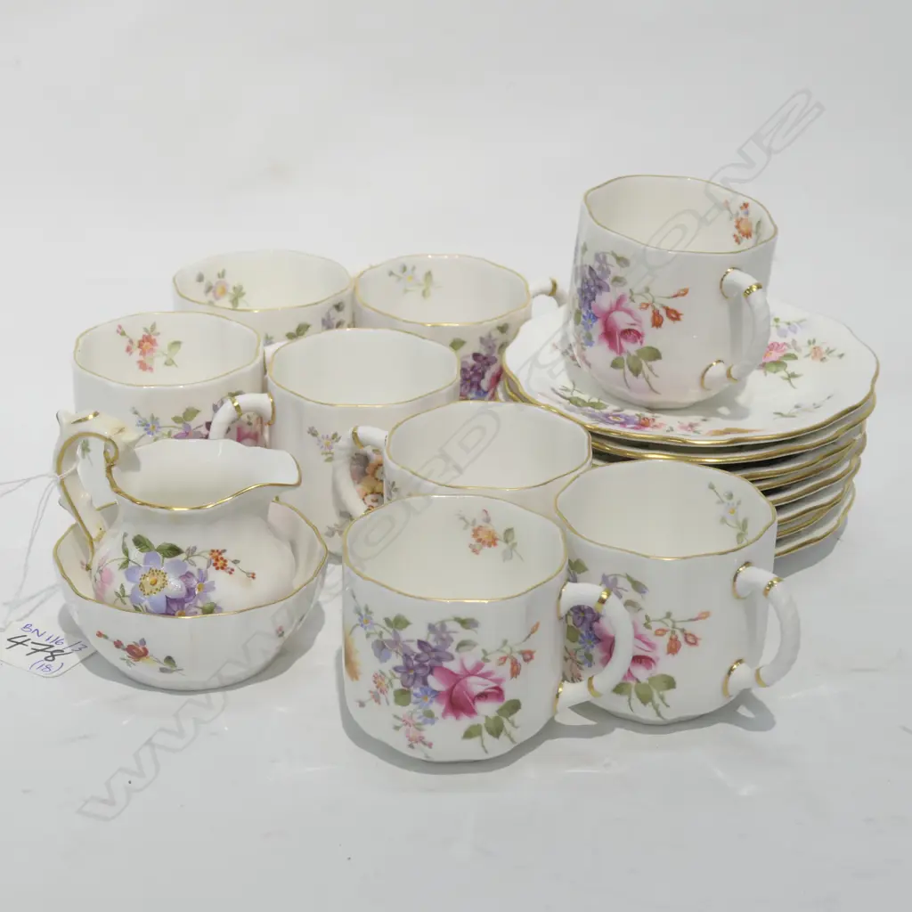 18 PCE ROYAL CROWN DERBY 'DERBY POSIES'; 8 CUPS, 8 SAUCERS, JUG AND BOWL Image 1++