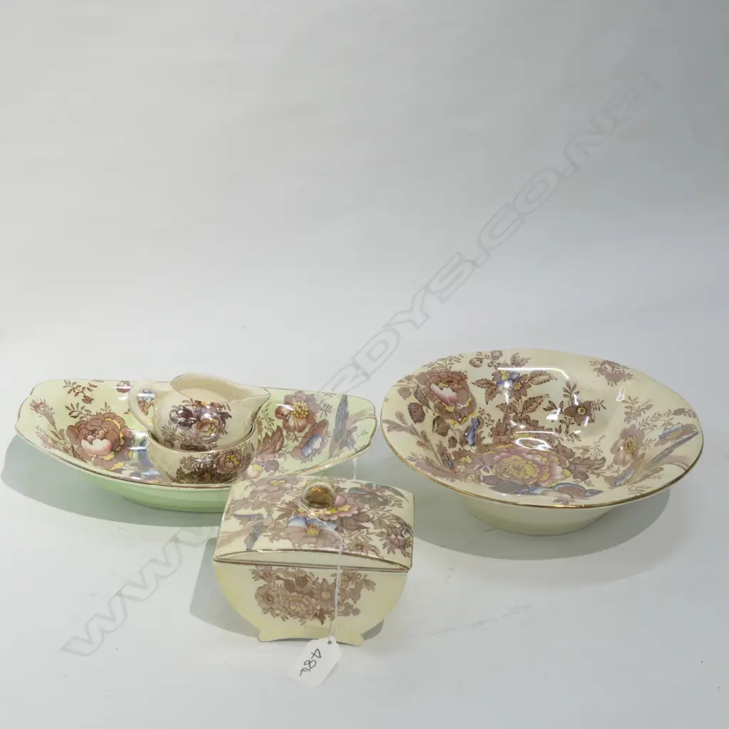 2 MAILING BOWLS WITH MATCHING SUGAR CREAM ETC Image 1++