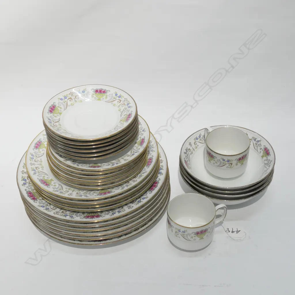 28 PCE GERMAN DINNER SET; 6 MAIN, 4 ENTREE, 6 SIDE, 6 SAUCERS, 4 BOWLS, 2 CUPS Image 1++