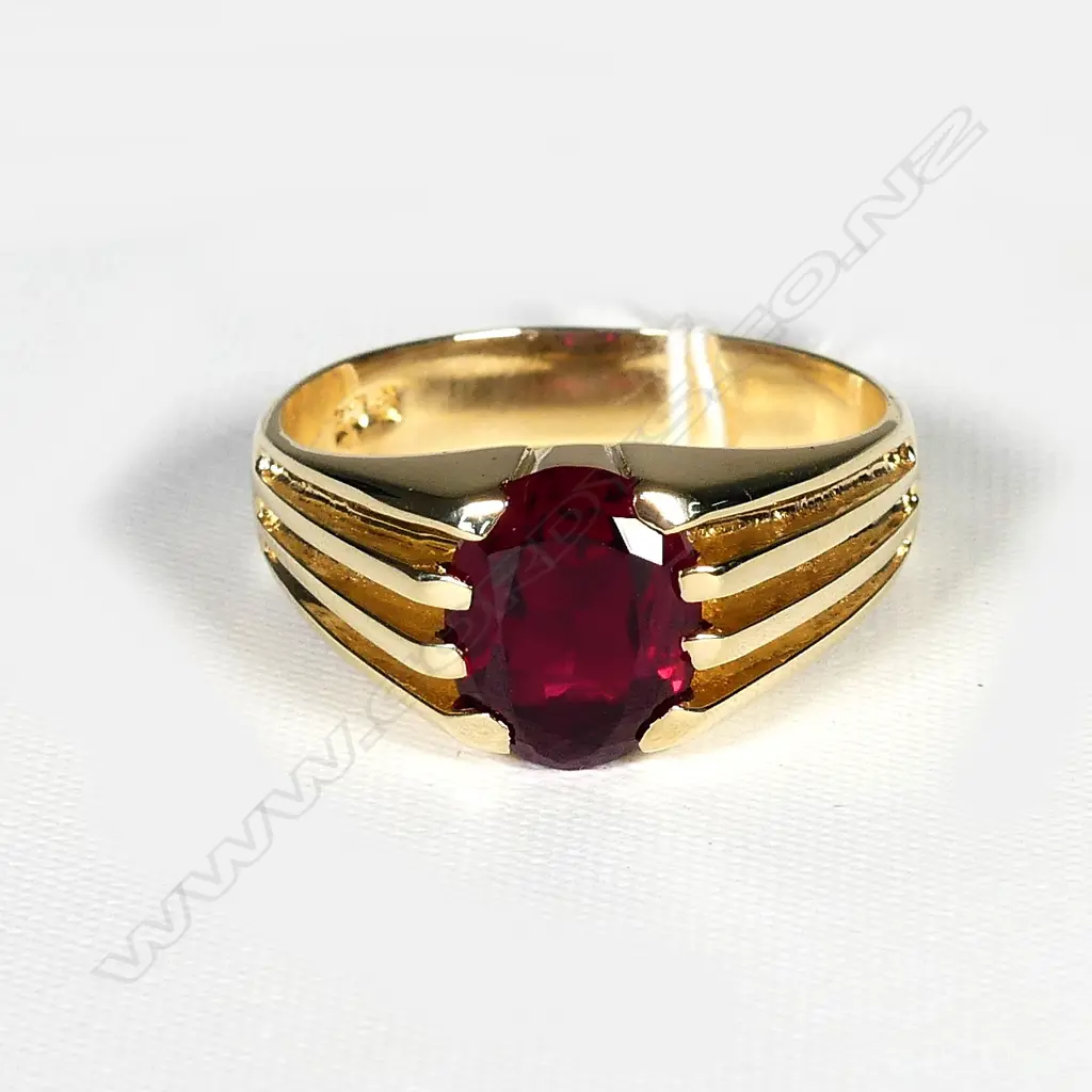 9CT GOLD AND FAUX RUBY RING Image 1++
