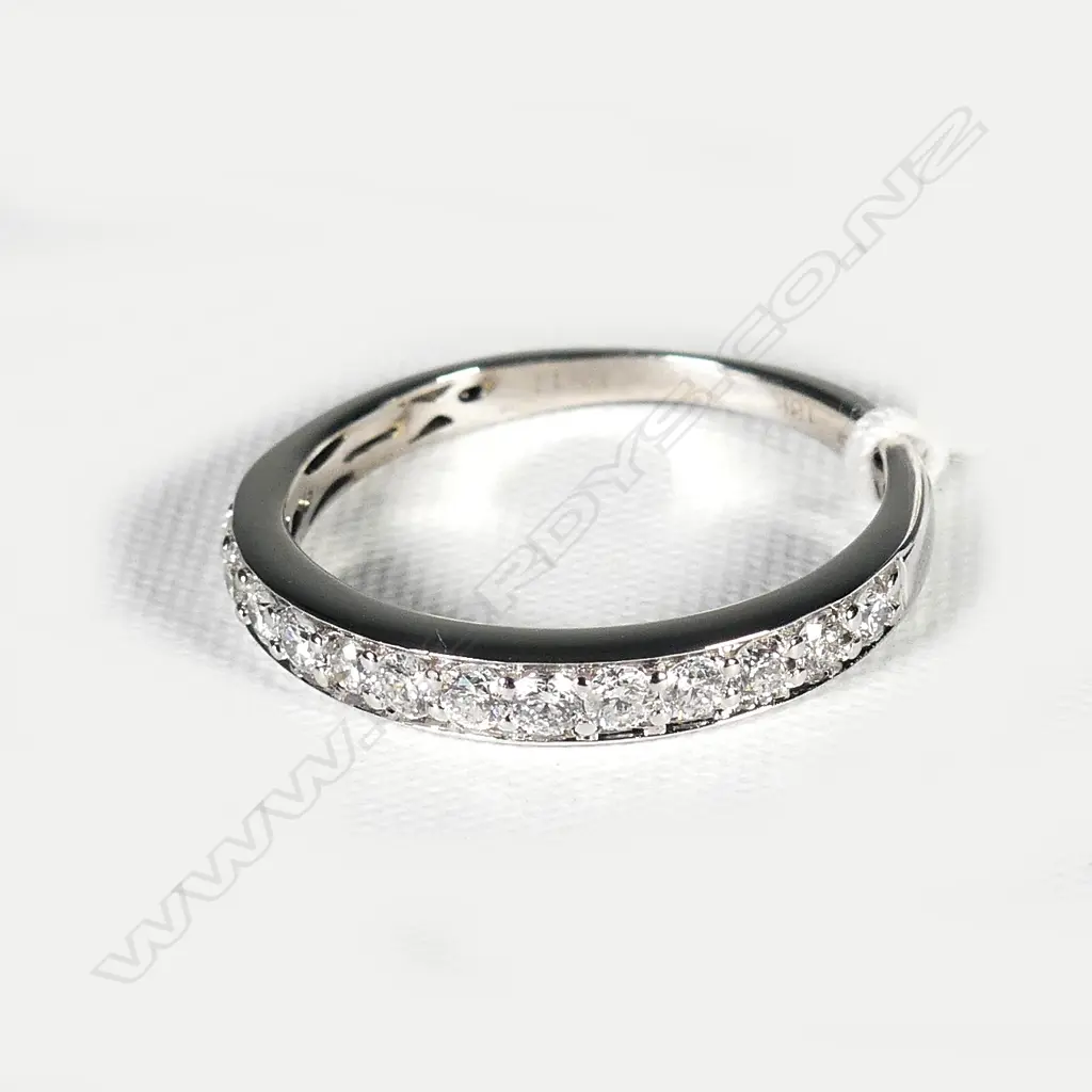 18CT WHITE GOLD AND DIAMOND BAND (VAL) Image 1++