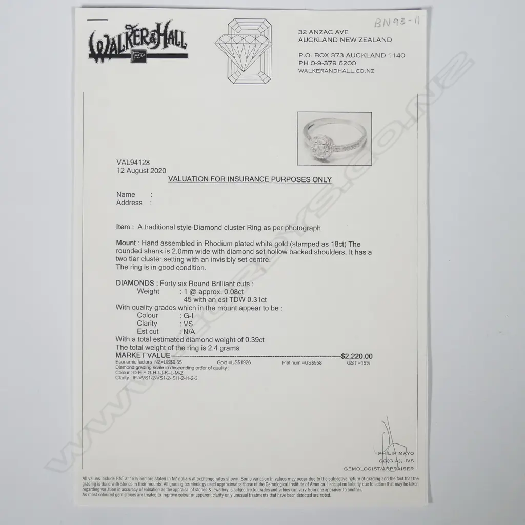 18CT WHITE GOLD AND DIAMOND CLUSTER RING (VAL) Image 1++